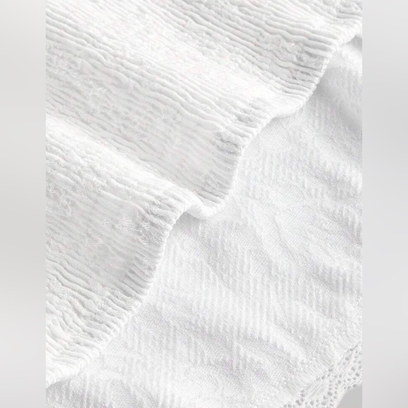 White Structured Tank Top with Wide Straps - Picture 4 of 7